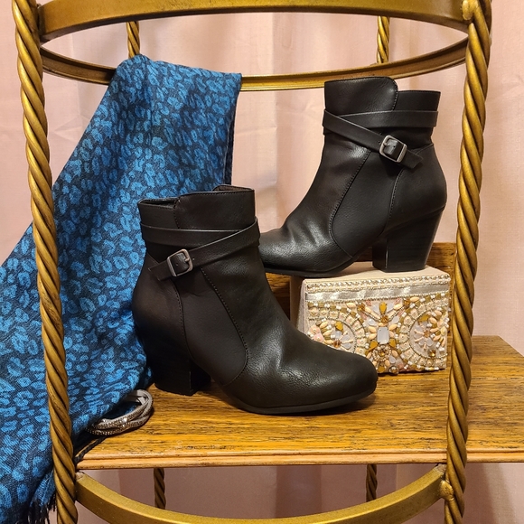 A2 By Aerosoles Shoes - A2 Aerosoles Black Boots with heelrest- size 8.5